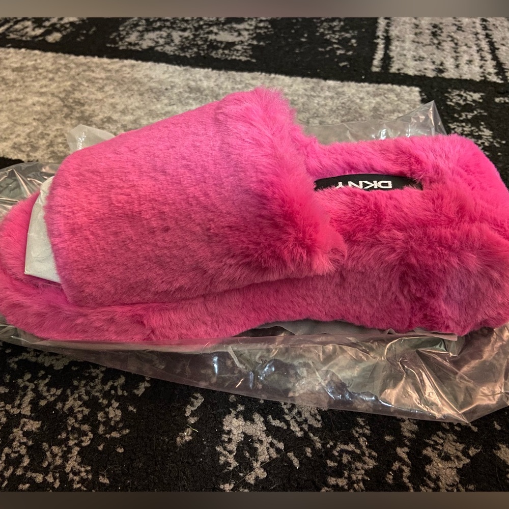 dkny malira pink fur slippers